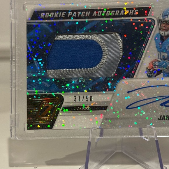 2023 Jahmyr Gibbs /50 Panini Zenith White Sparkle Autograph. Panini sealed - Picture 6 of 10